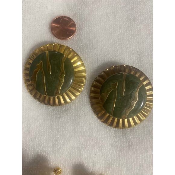 Vintage Pierced Earrings ~Green & Goldtone - Picture 2 of 4